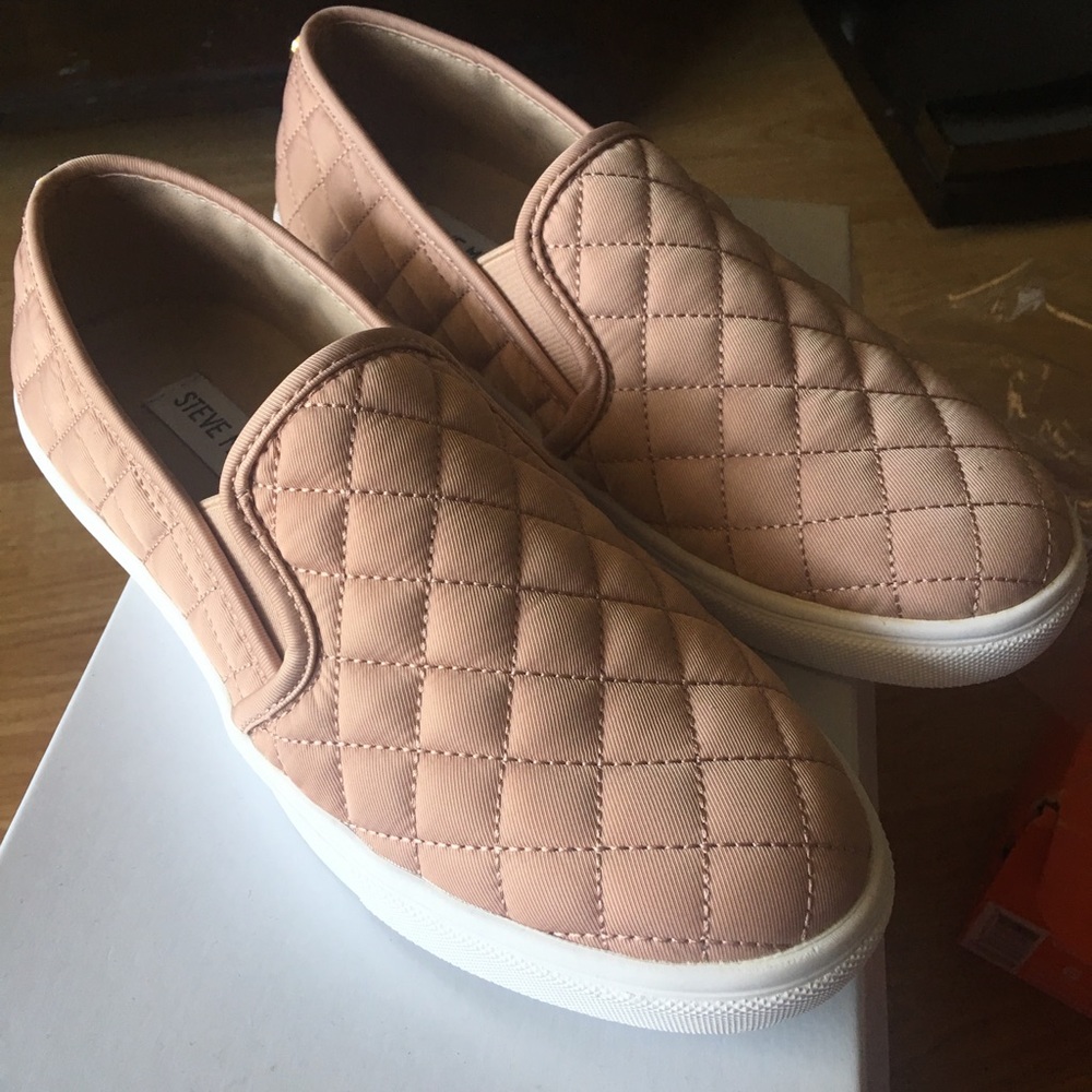 Steve madden slip on